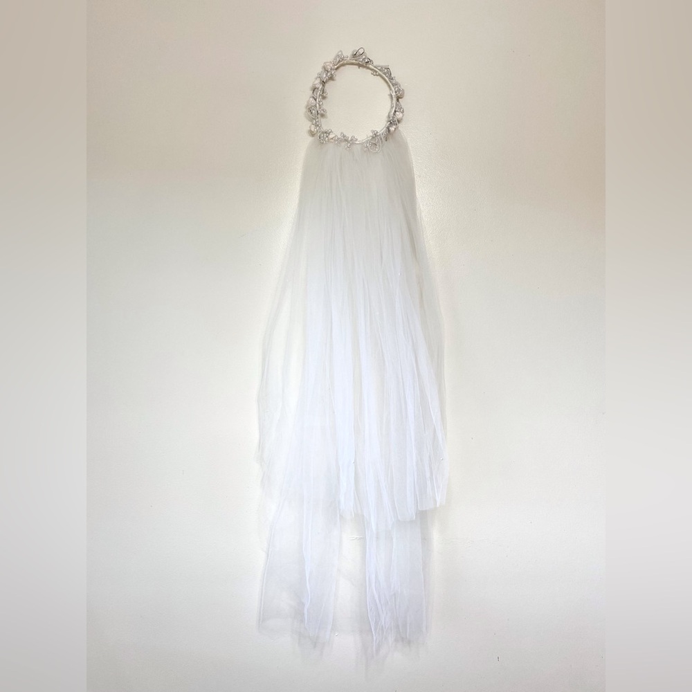 Elegant Tulle Wedding Veil With Floral Crown